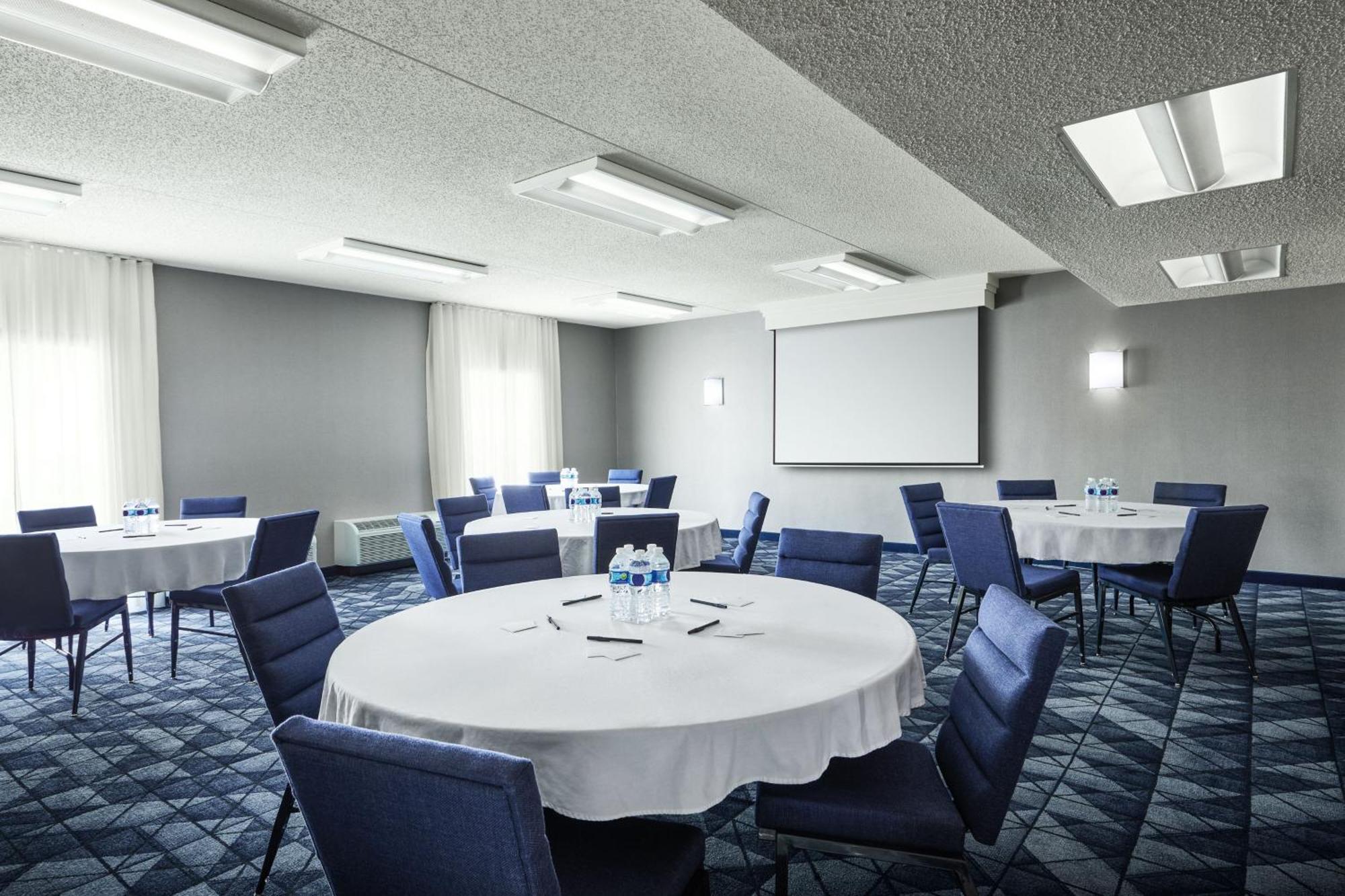 堪萨斯城欧弗兰帕克/梅特卡夫学院大道南万怡酒店 歐弗蘭帕克 外观 照片